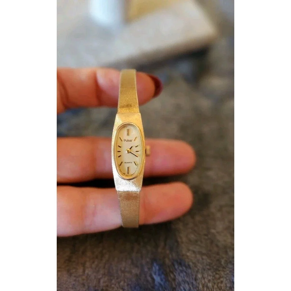 Vintage Pulsar Women’s Watch Gold Tone Skinny Thin Oval Dainty Cute Petite Cute